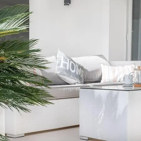 Amazing 4 Bed Beachfront Dominion Rdr358 Apartment Estepona