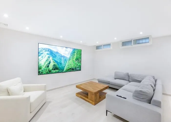 Amazing 4 Bed Beachfront Dominion Rdr358 Estepona