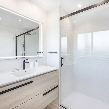 Апартаменты Amazing 4 Bed Beachfront Dominion Rdr358 *