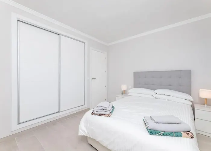 Amazing 4 Bed Beachfront Dominion Rdr358 * Estepona