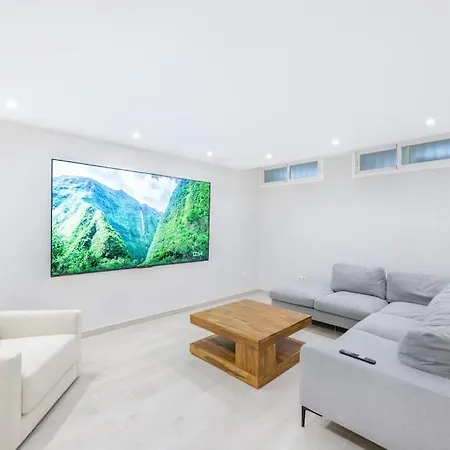 Amazing 4 Bed Beachfront Dominion Rdr358 Estepona